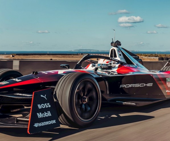 ABB presenta il caricabatterie mobile per la Stagione 9 di Formula E